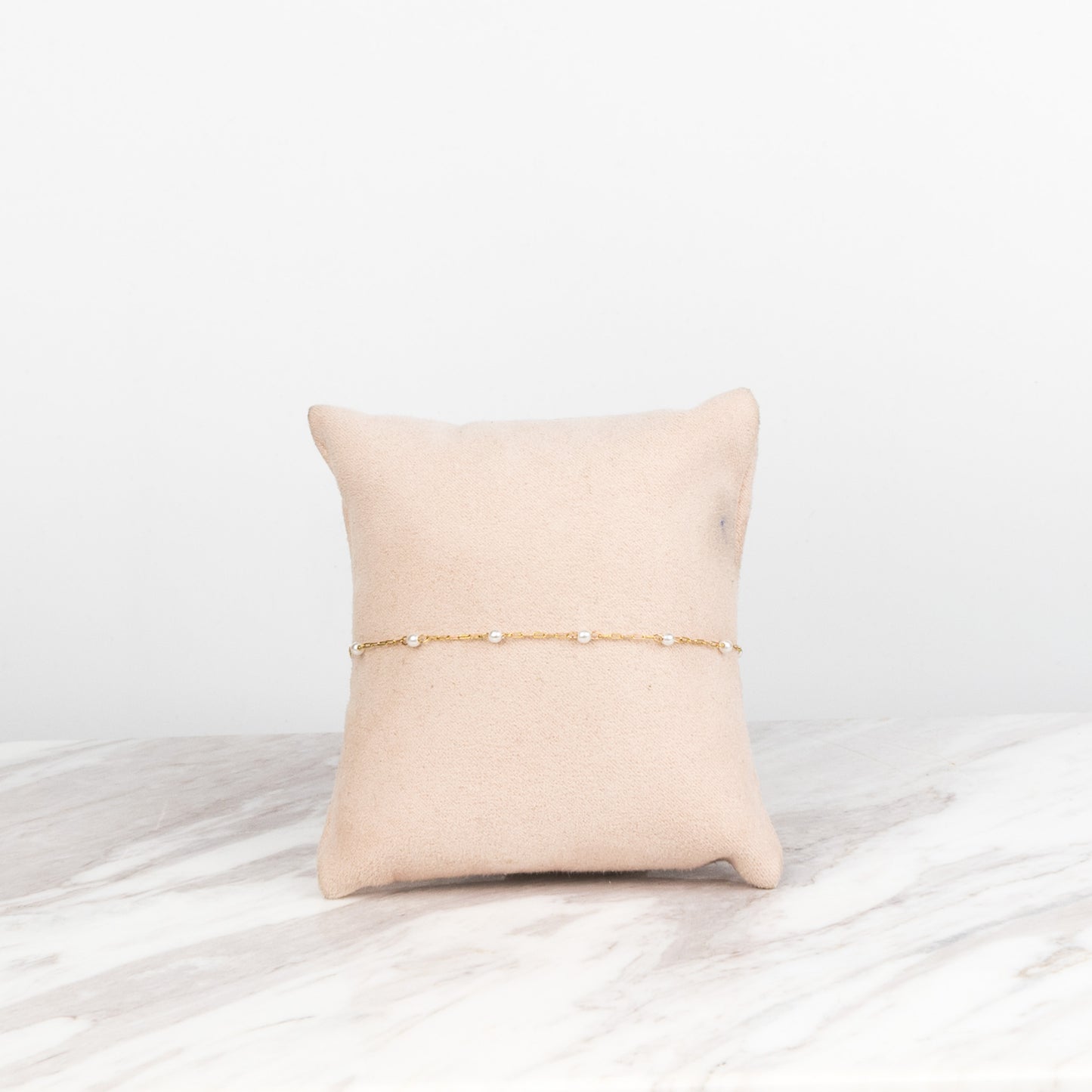 Tiny pearls bracelet