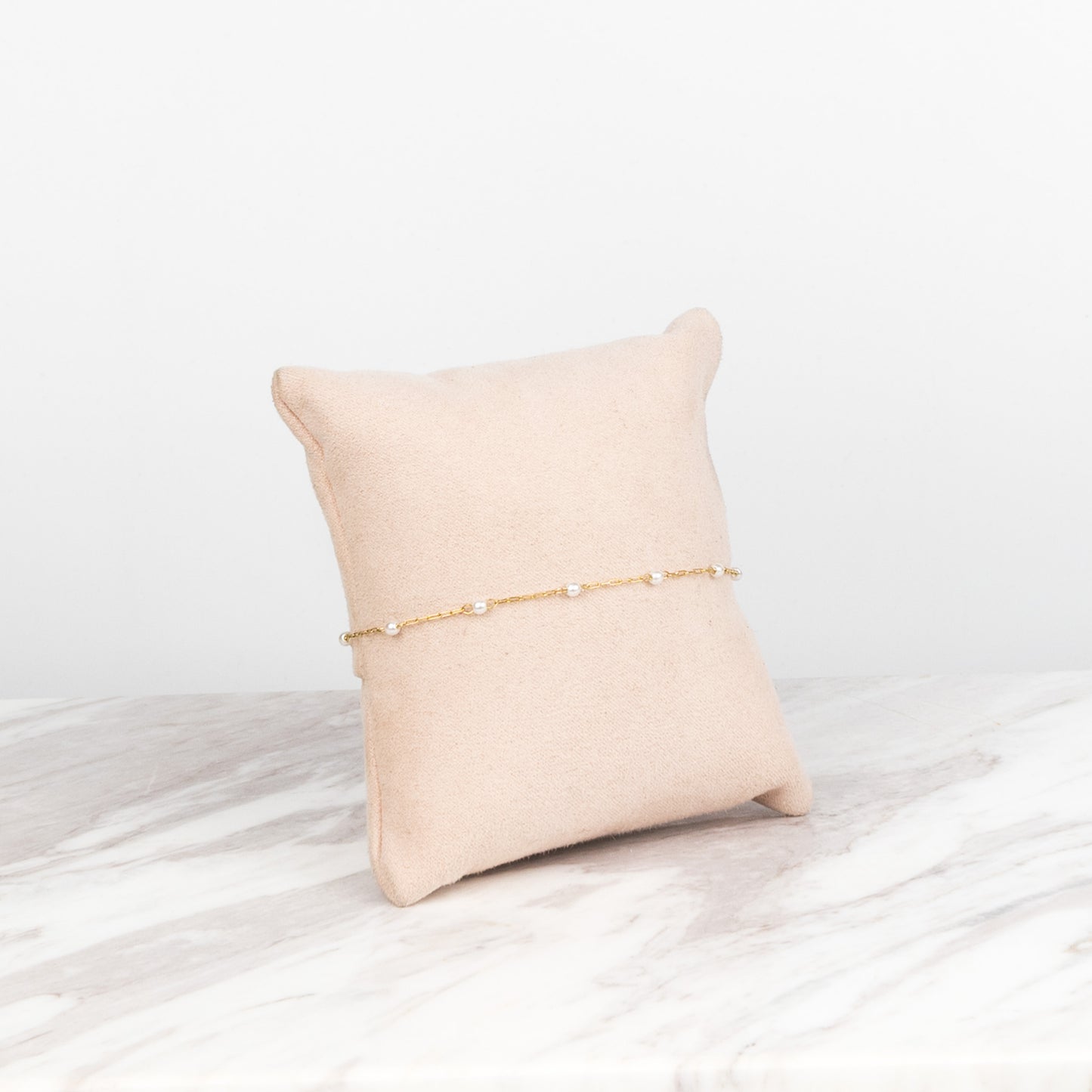 Tiny pearls bracelet