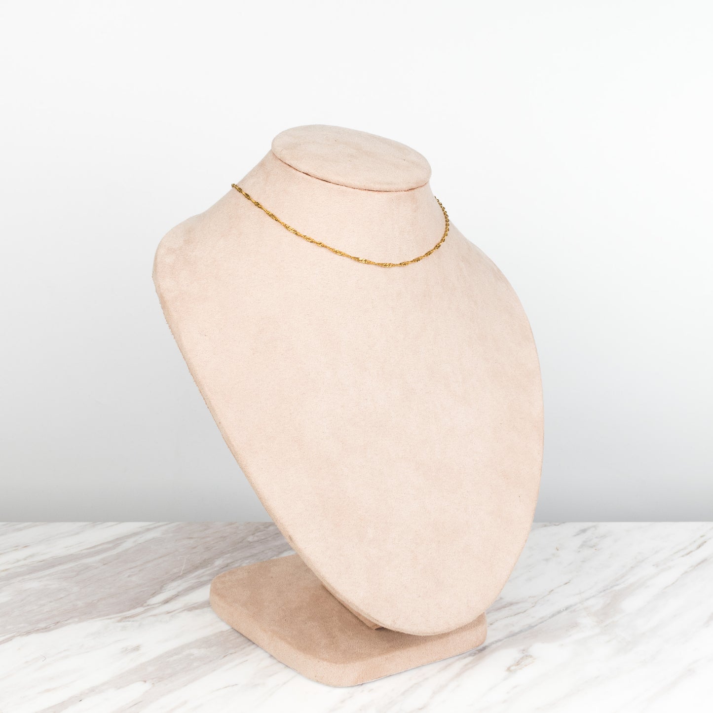 Twist chain choker