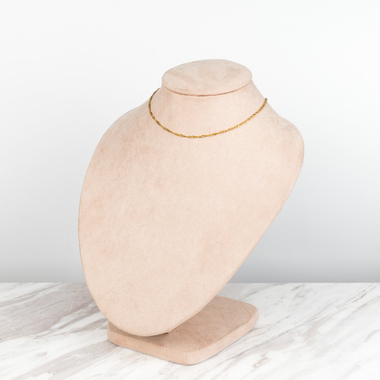 Twist chain choker