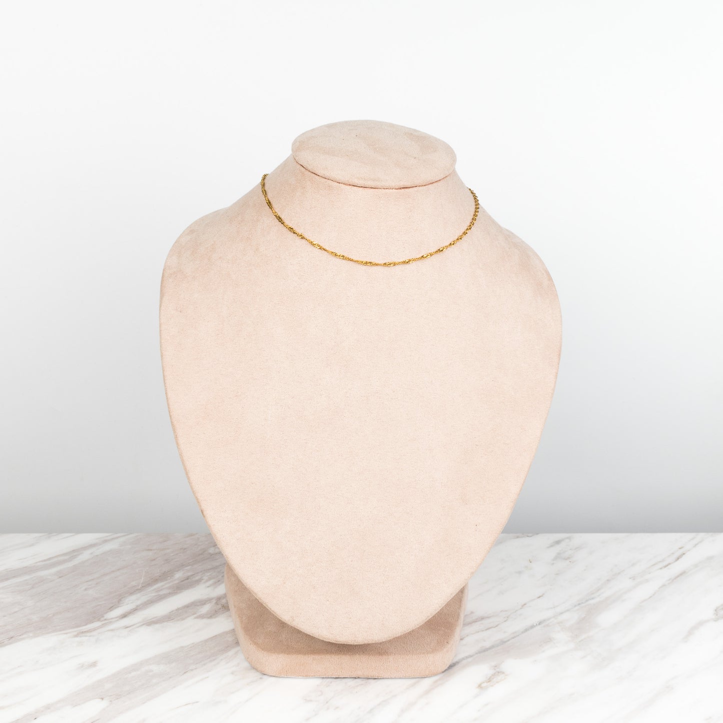 Twist chain choker