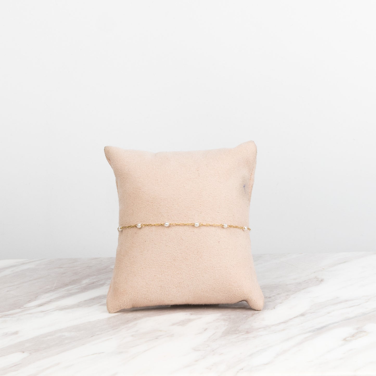 Tiny pearls bracelet