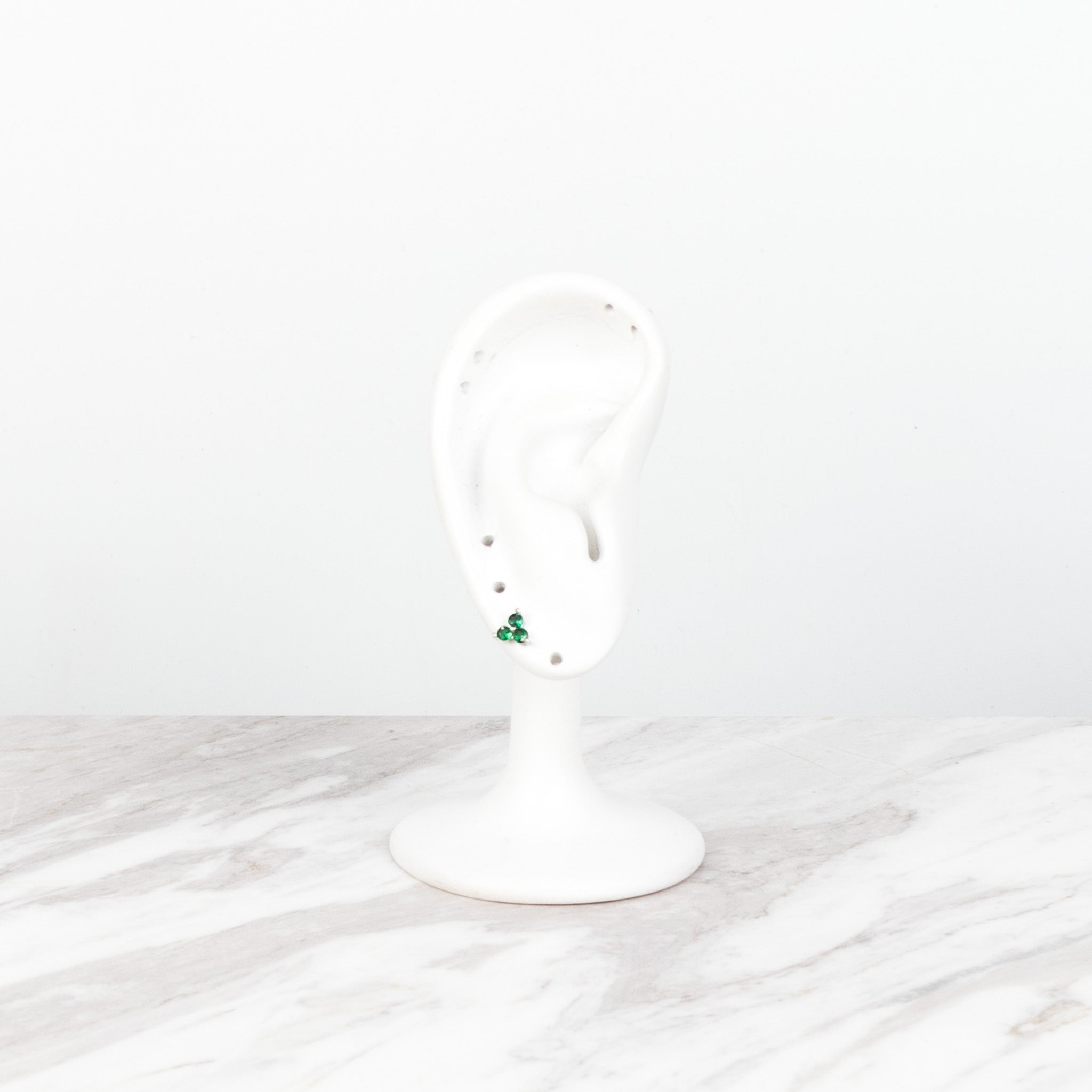 3 stones green plateado