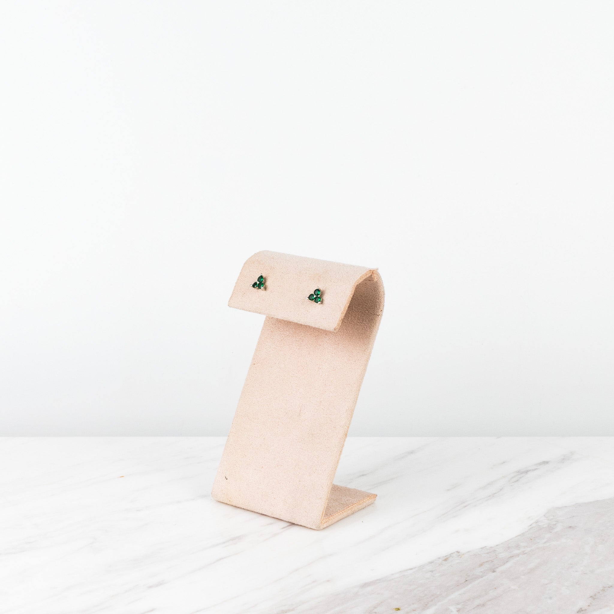 3 stones green plateado