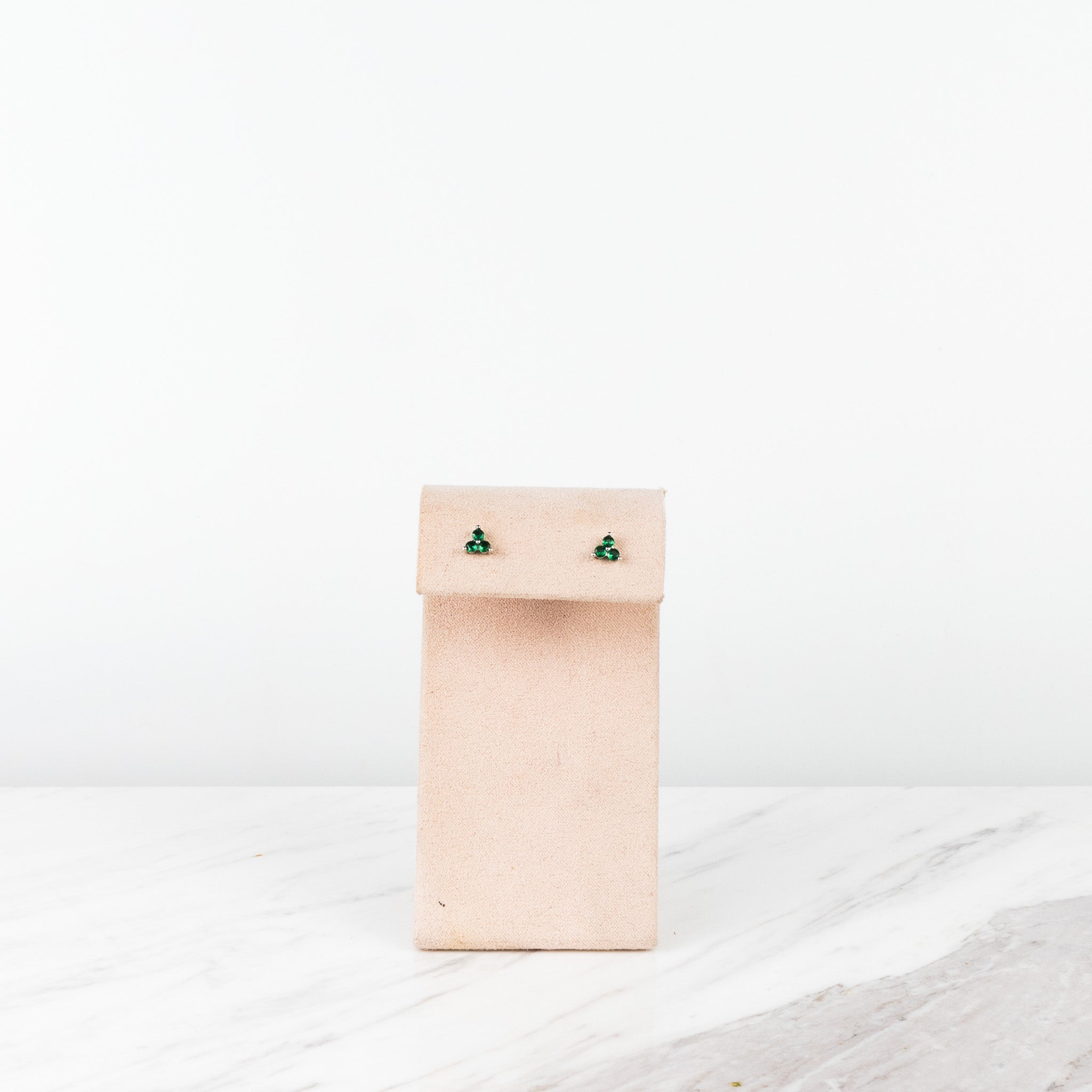 3 stones green plateado