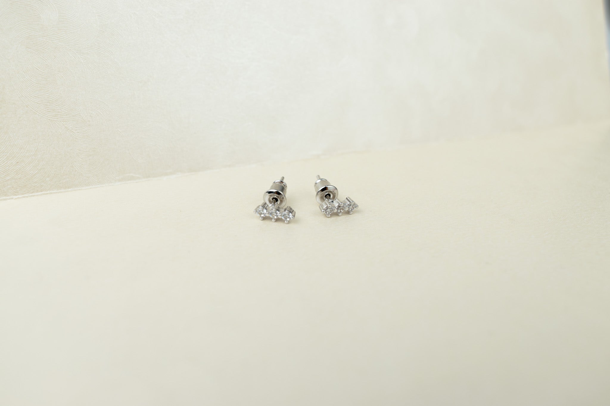 Aretes 3 Rombos de Zirconia Plateado en Chapa de Rodio