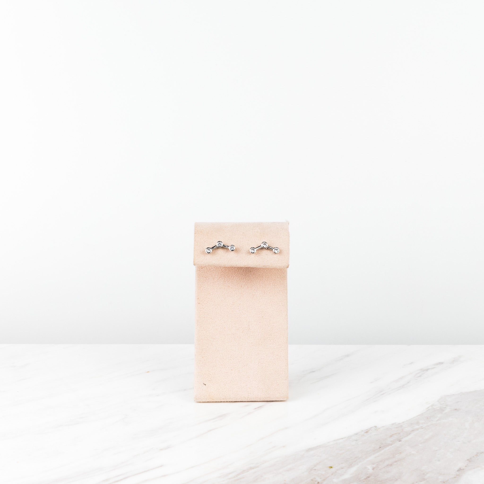 Silver connecting dots