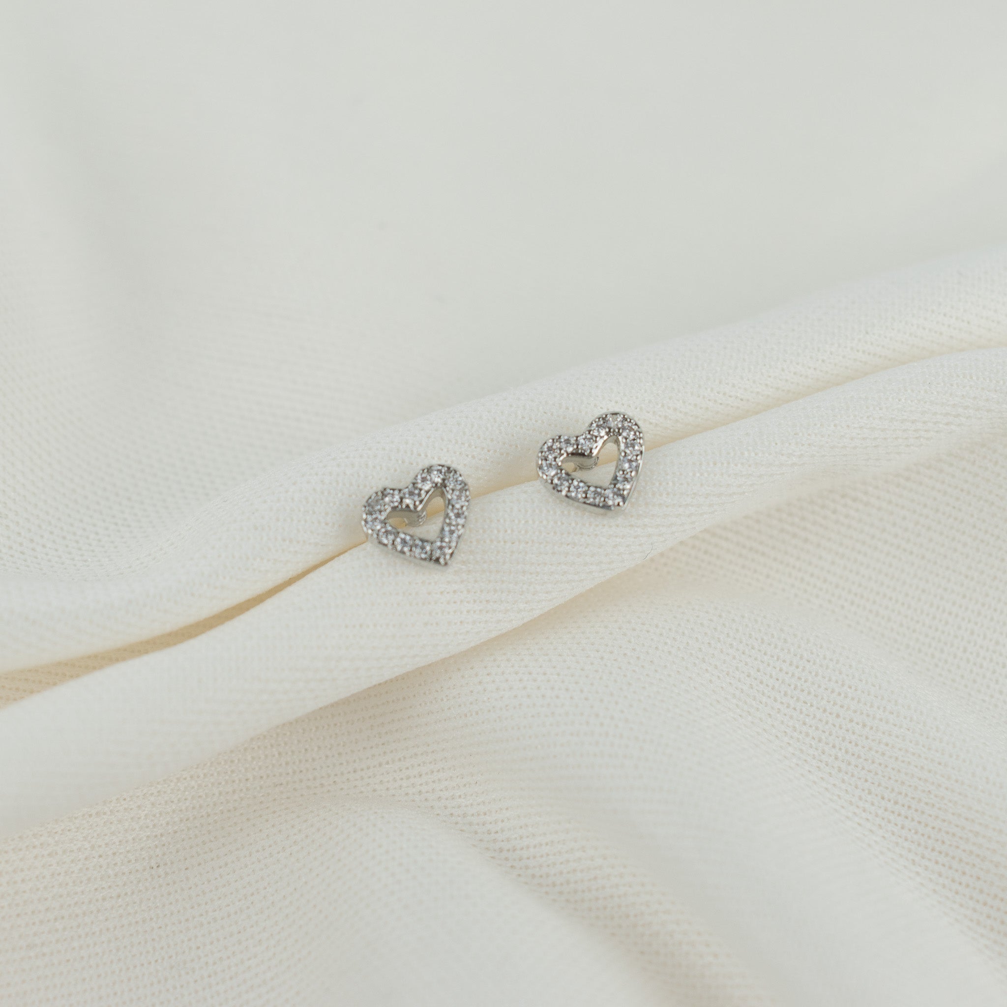 Mini silver zirconia hearts