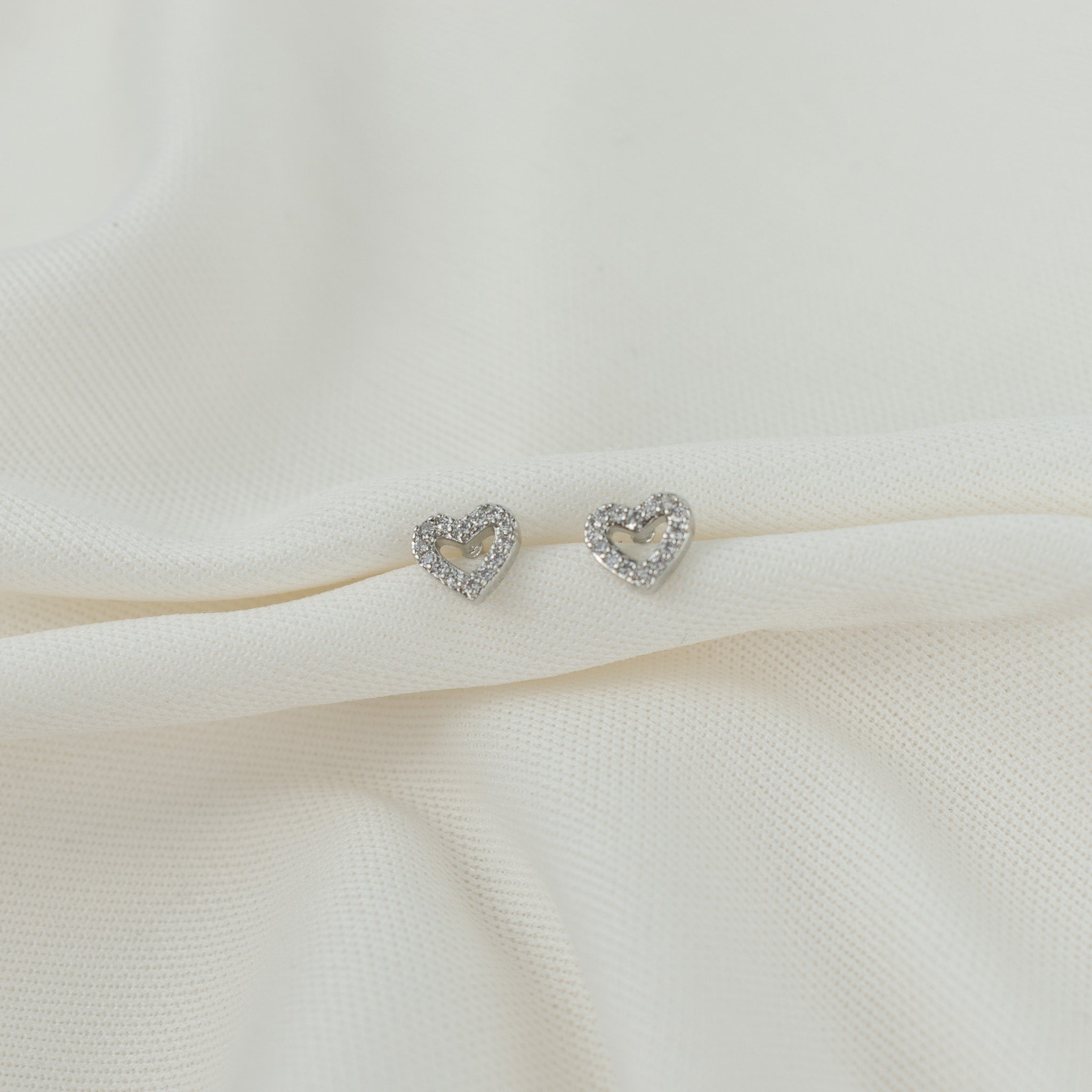 Mini silver zirconia hearts
