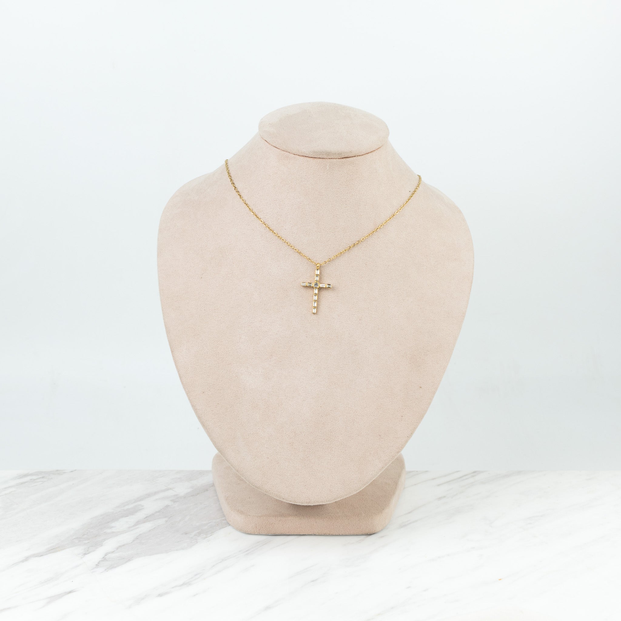 Cruz zirconia dorada mediana