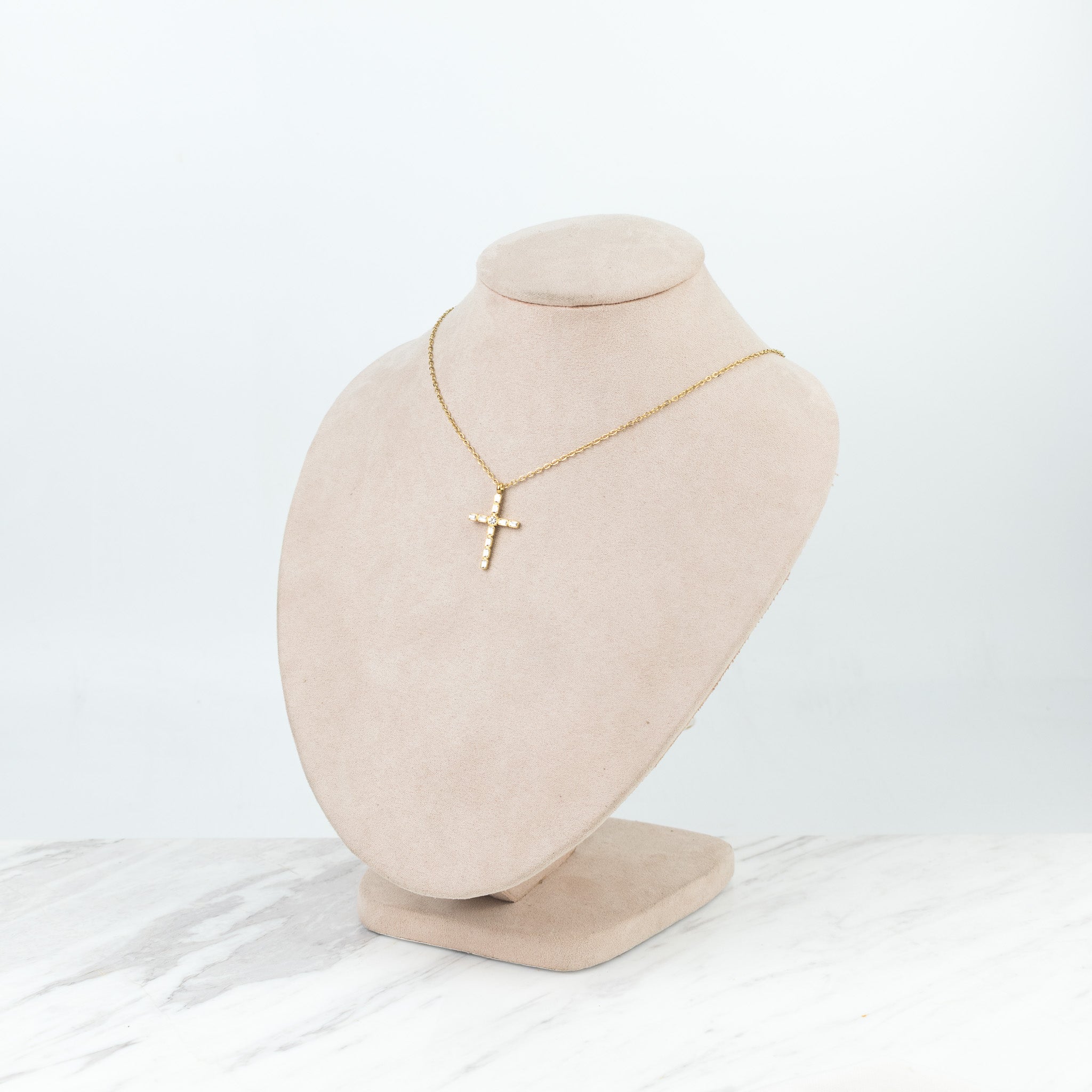 Cruz zirconia dorada mediana