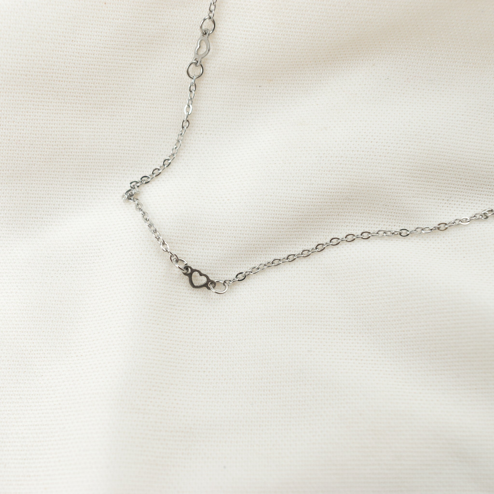 Collar con corazoncito plateado