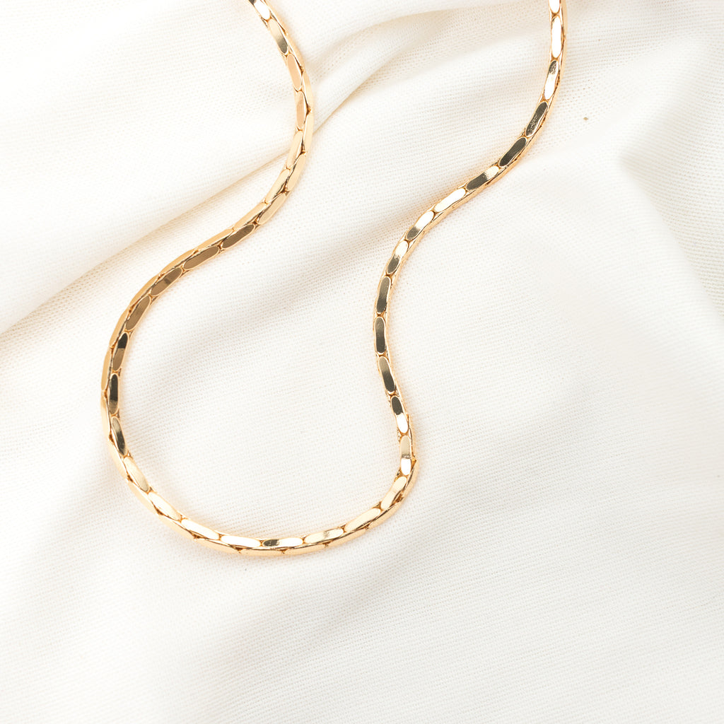 Paloma rectangular collar