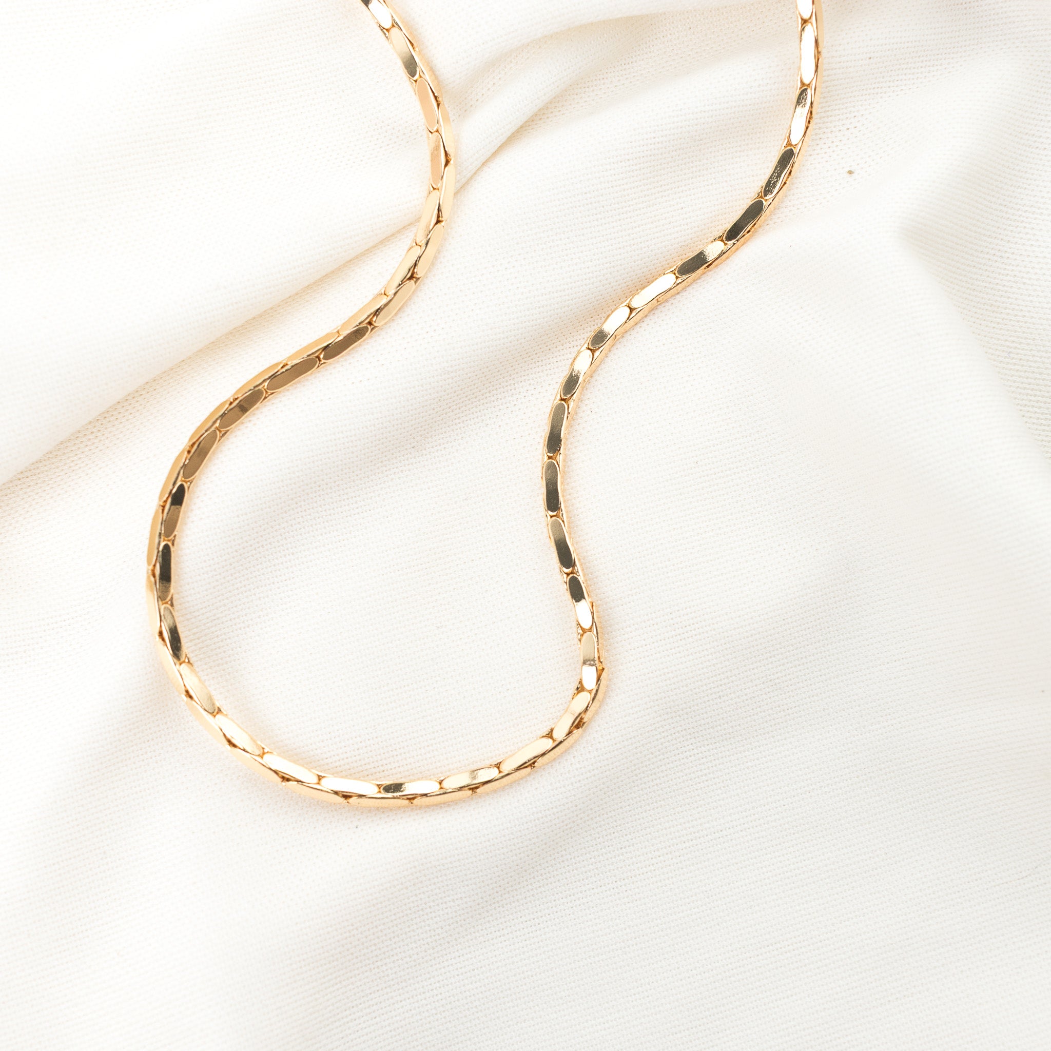 Paloma rectangular collar