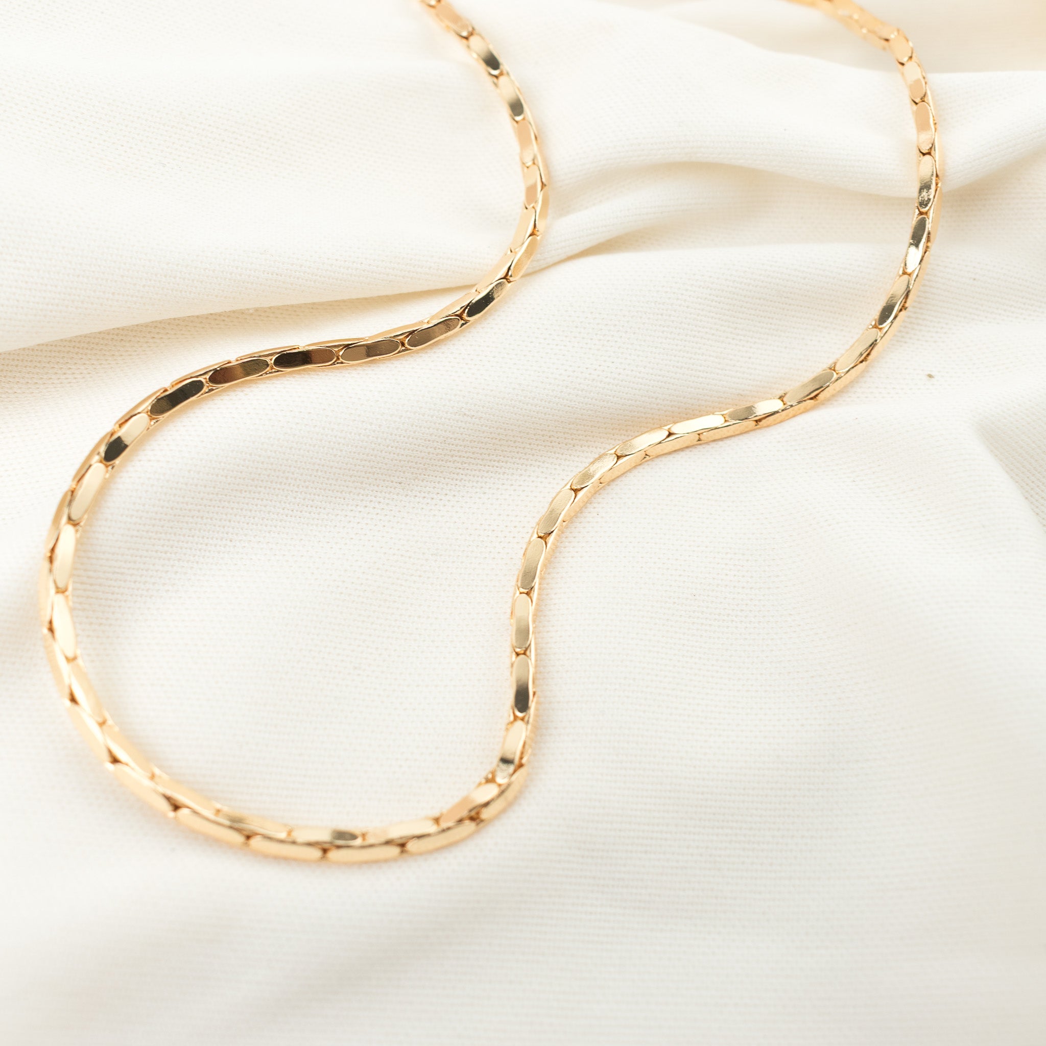 Paloma rectangular collar