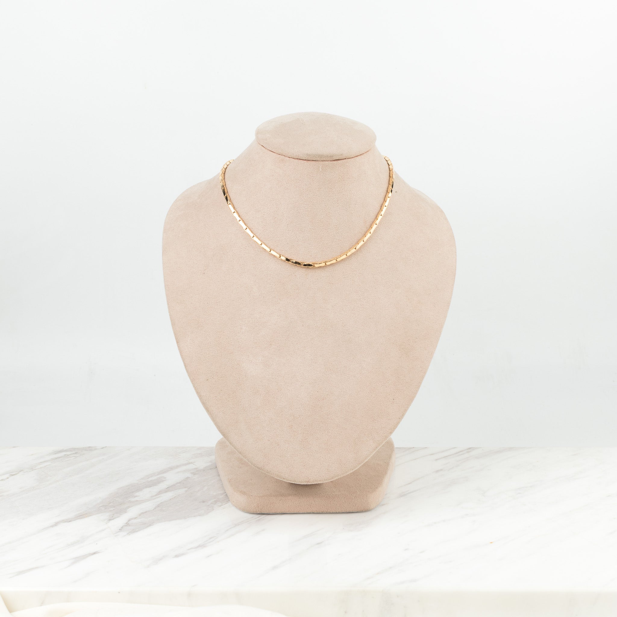 Paloma rectangular collar