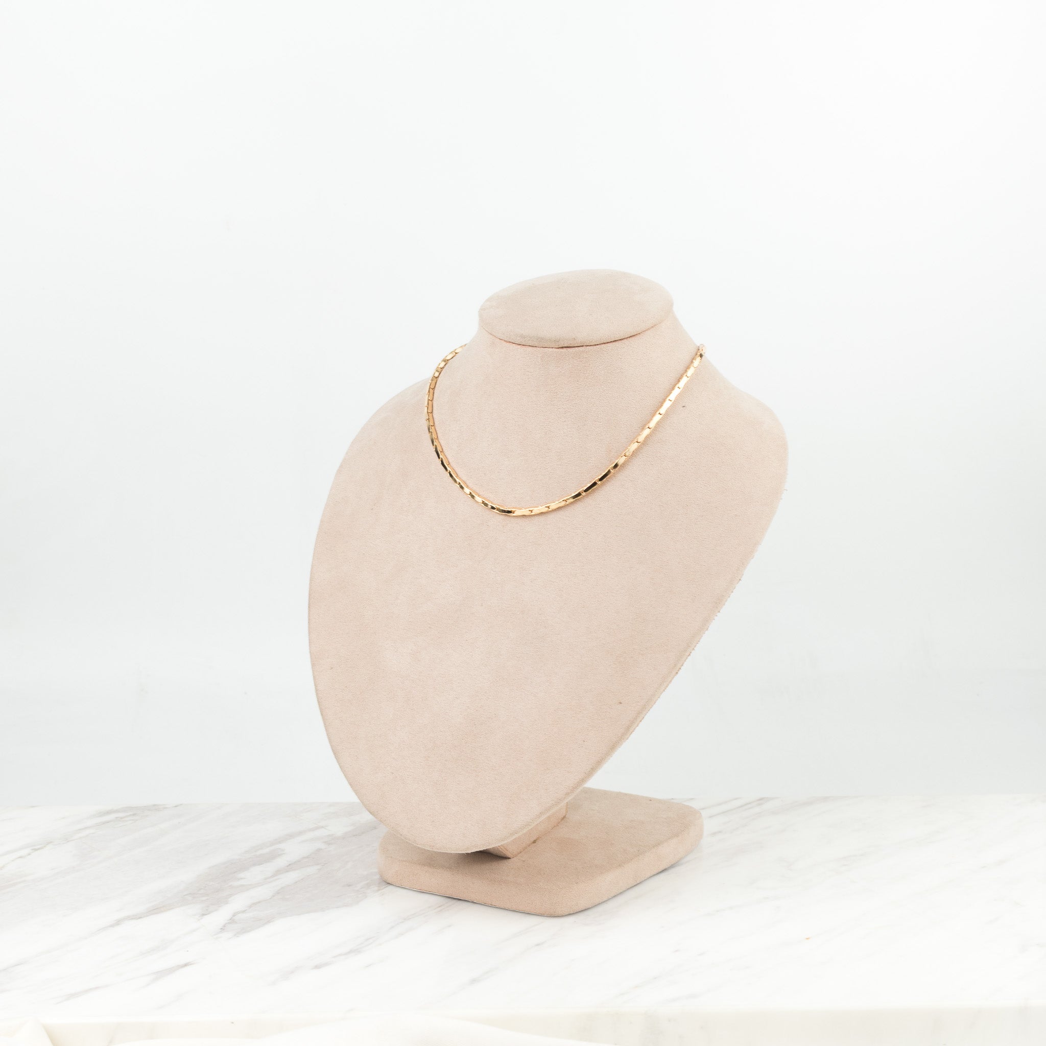 Paloma rectangular collar