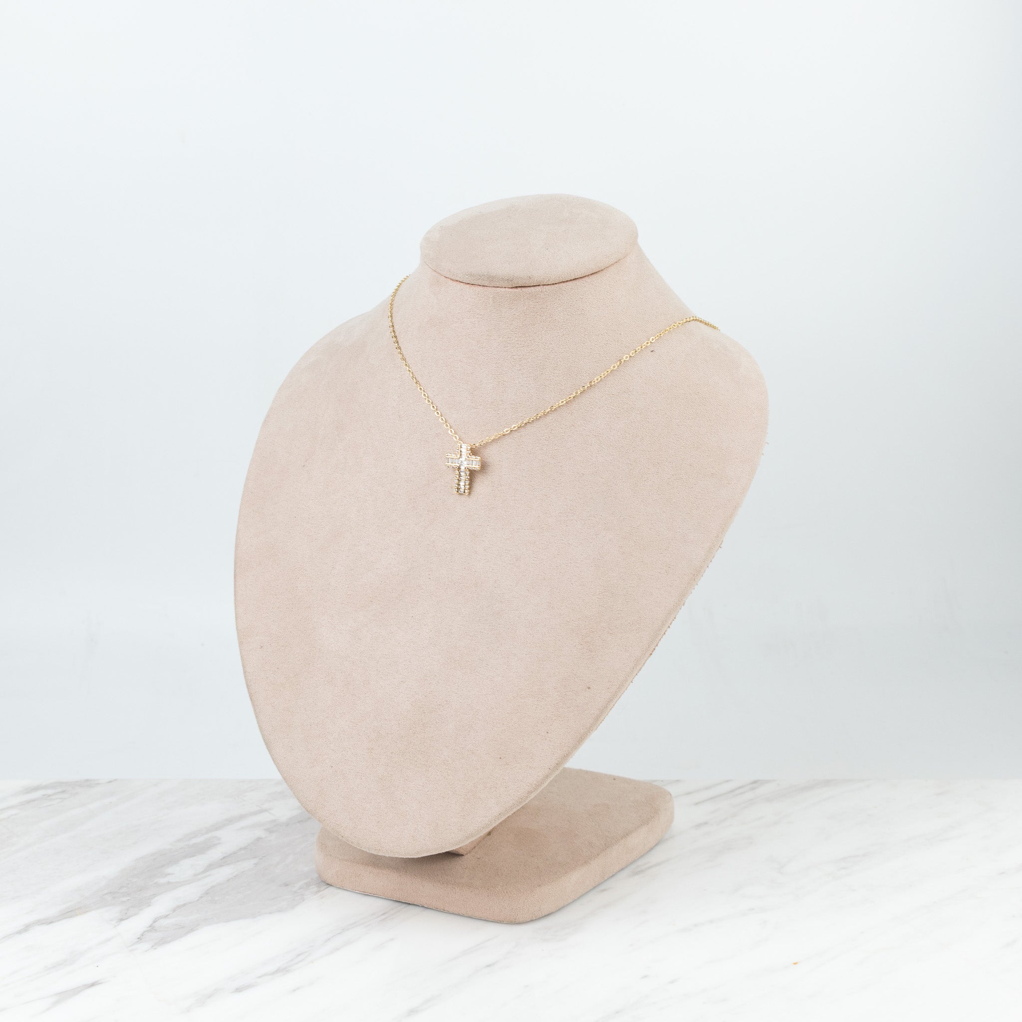 collar de cruz con zirconia