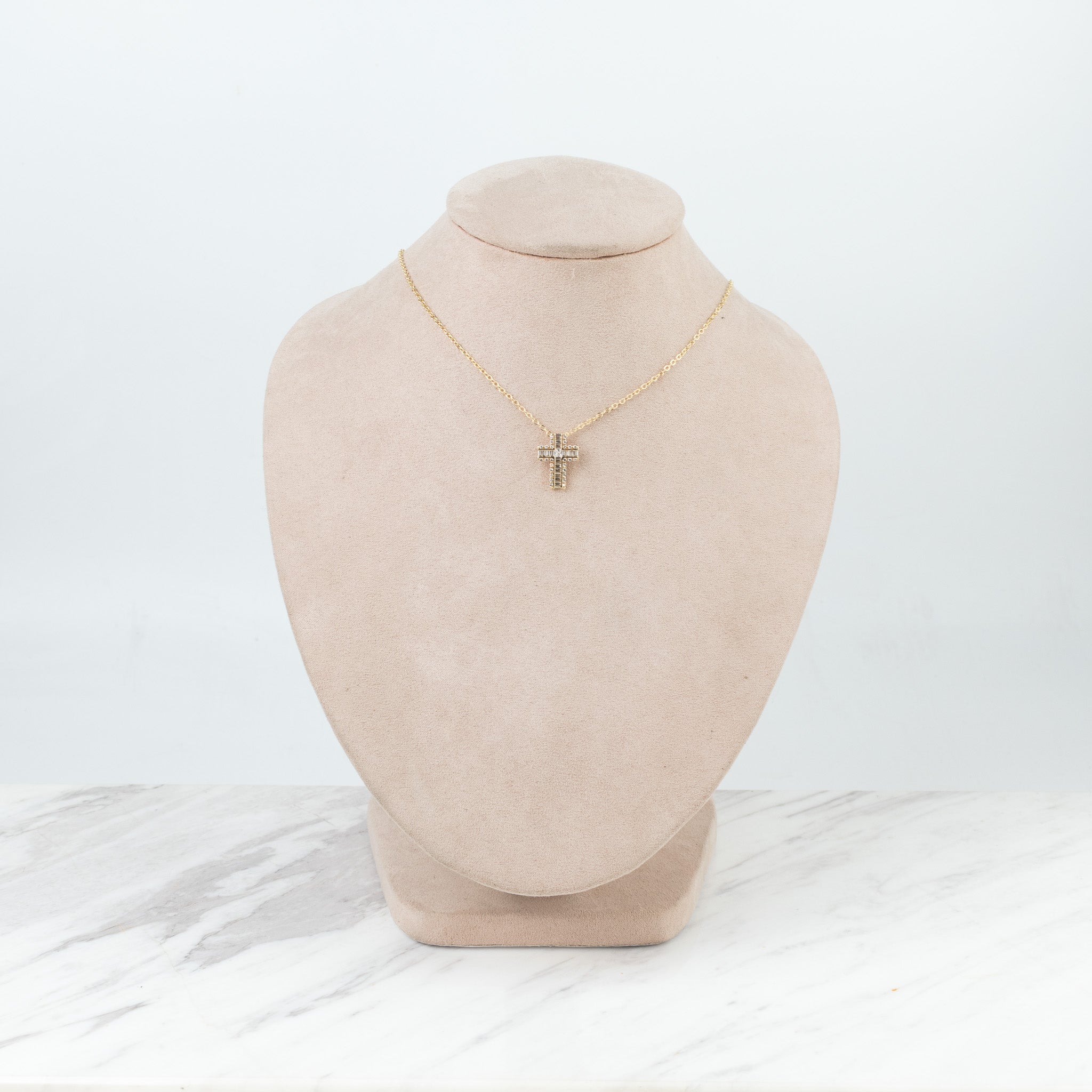 collar de cruz con zirconia