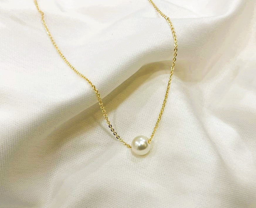 Collar con Perlita Sencilla en Chapa de Oro