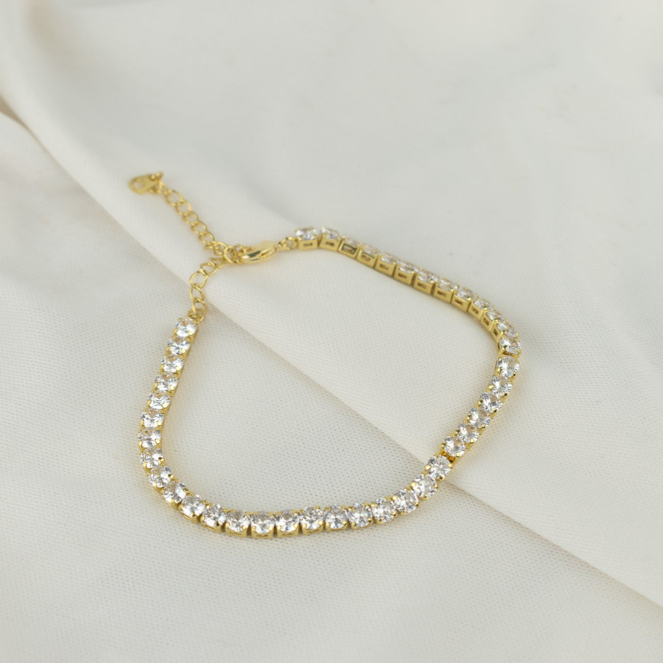 circular golden tennis bracelet