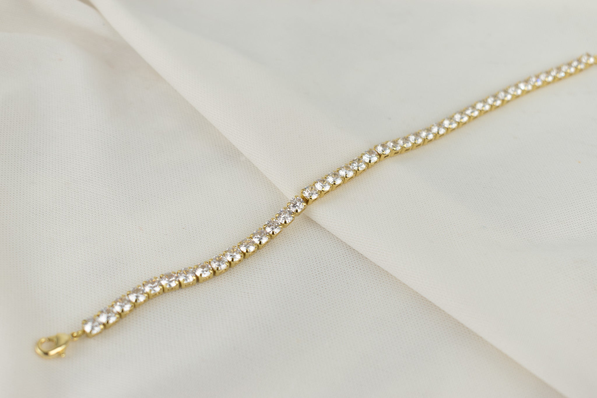 circular golden tennis bracelet