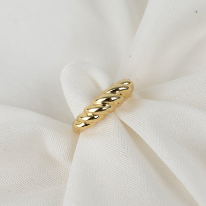 Crossaint ring