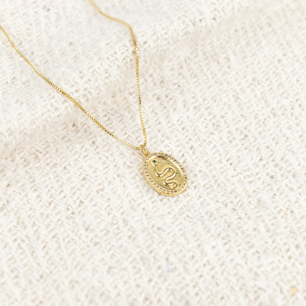 Green snake circle necklace