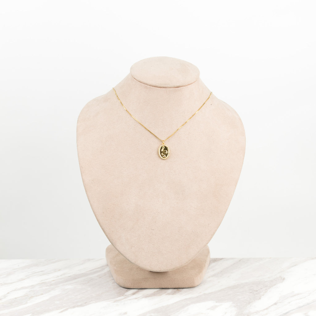 Green snake circle necklace