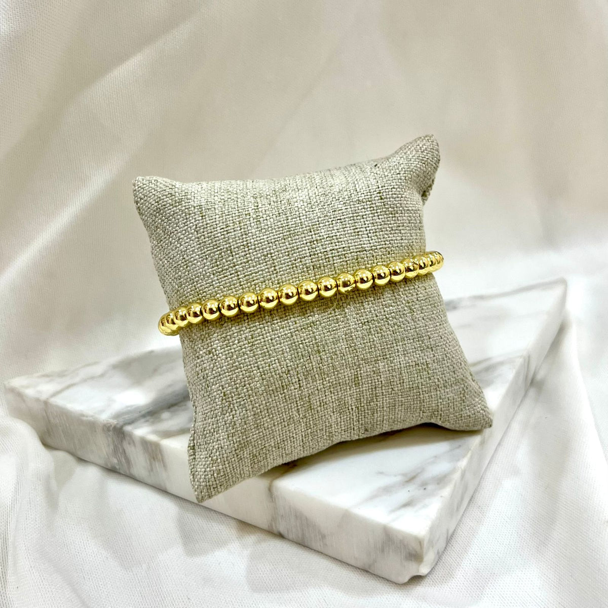 Pulsera dorada con bola N5