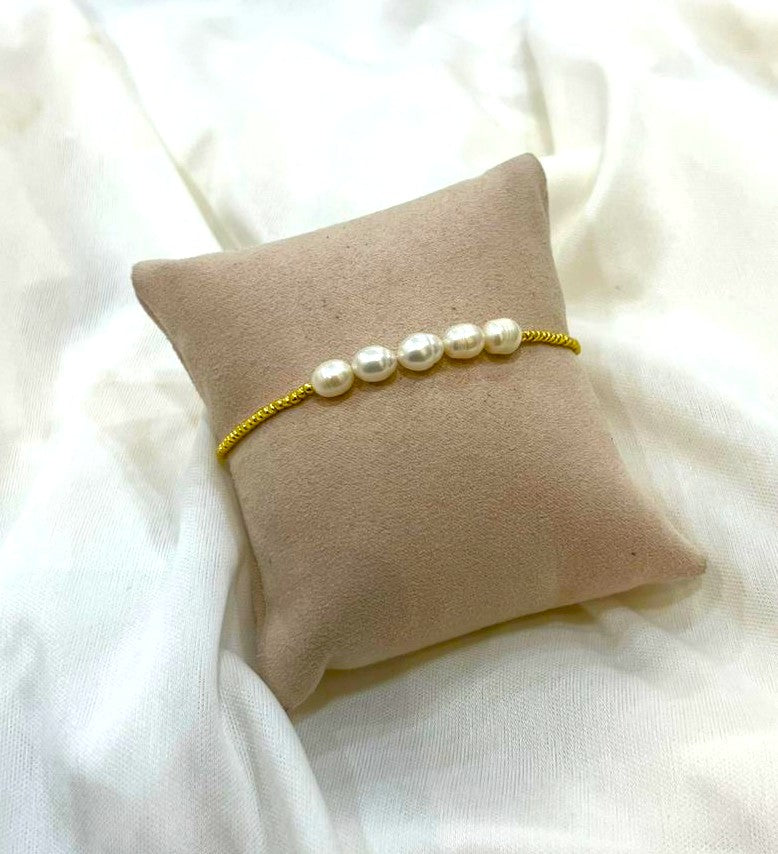 Pulsera 5 Perlas de Río con Bolitas en Chapa de Oro