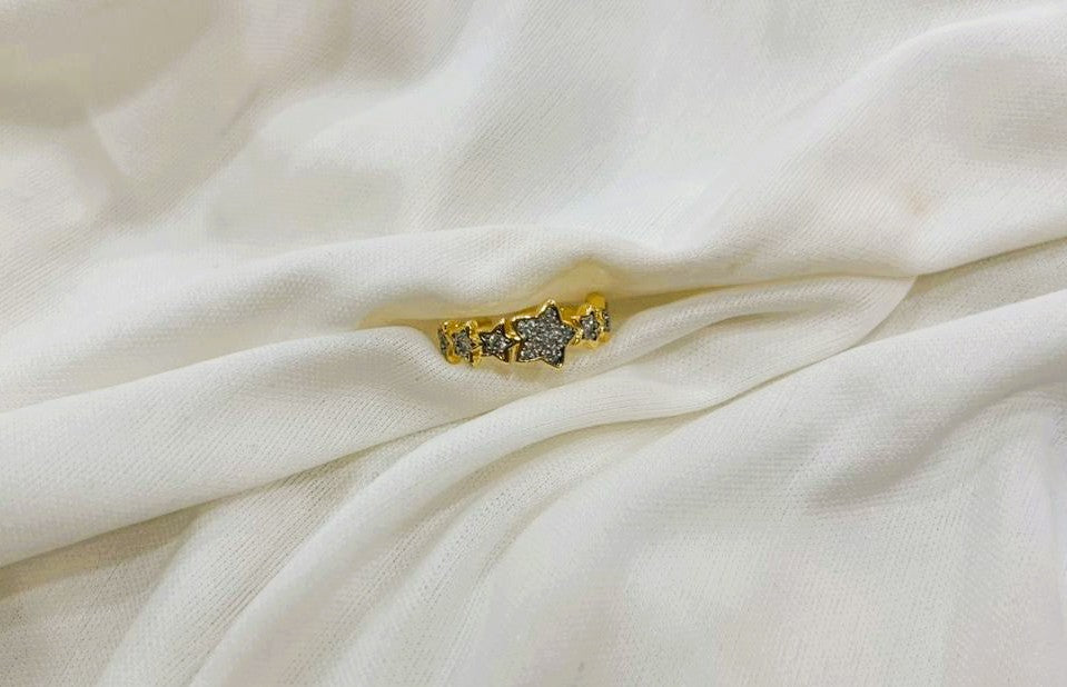 Center star ring